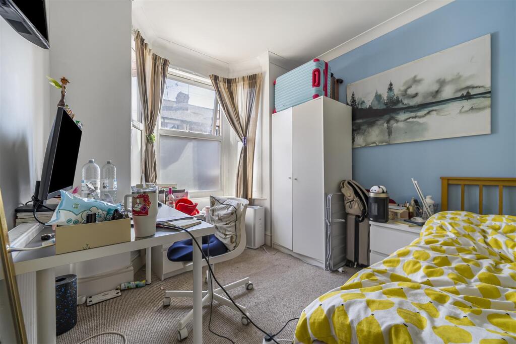 Bedroom three / Living room
