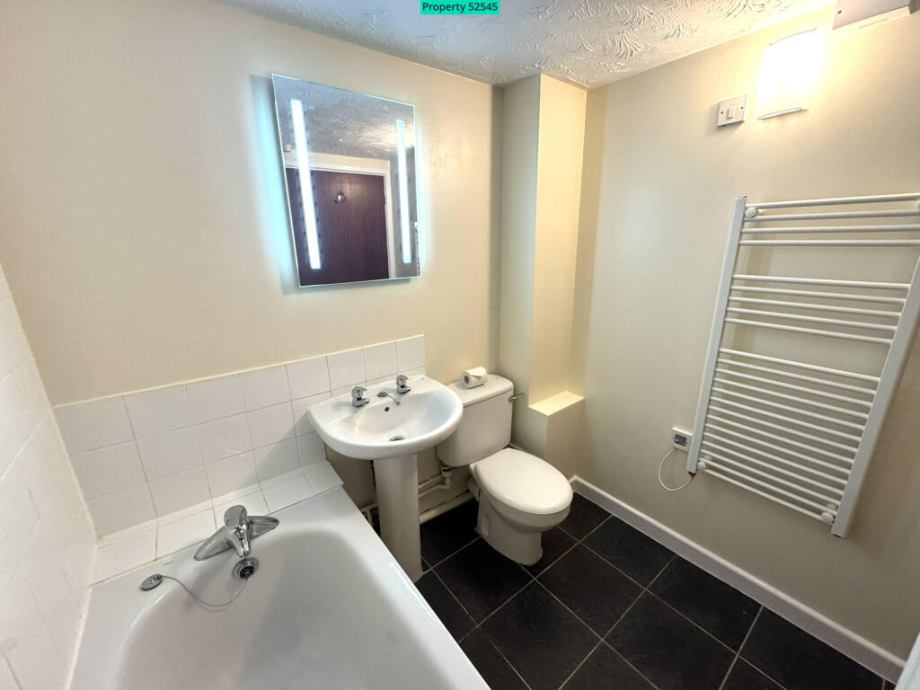 40RH - Bathroom Pic1