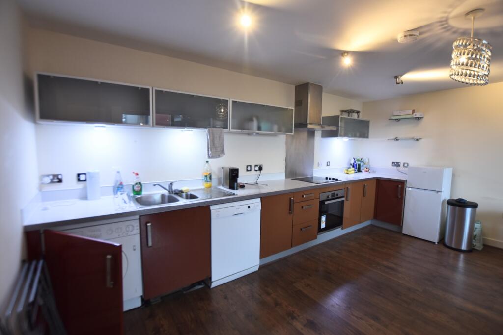 21 Amethyst House kitchen 2