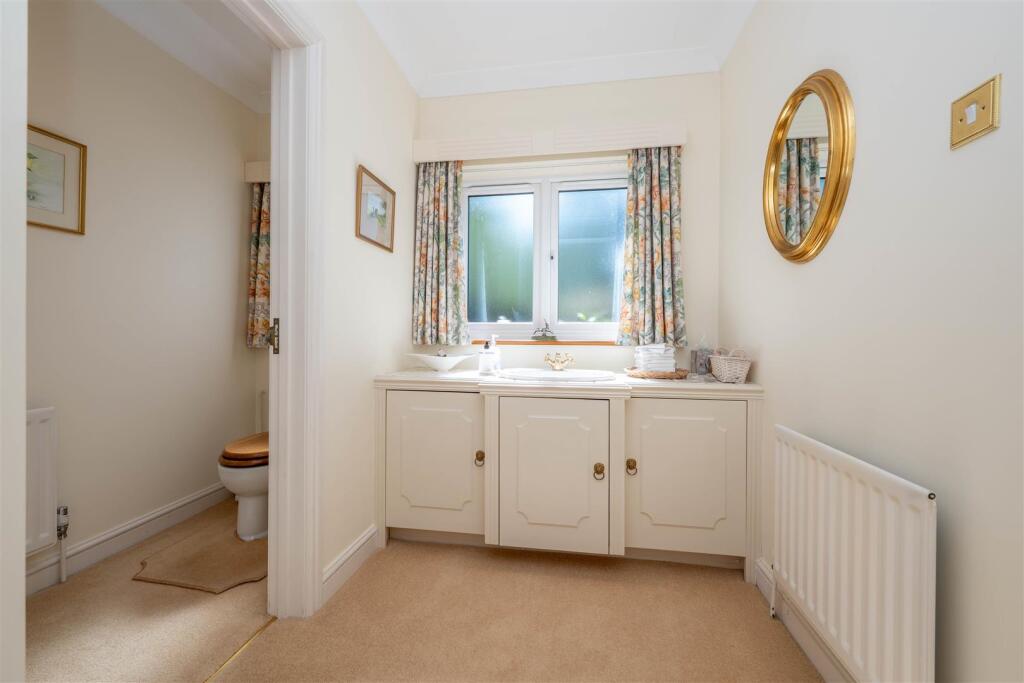 Guest Cloak Room