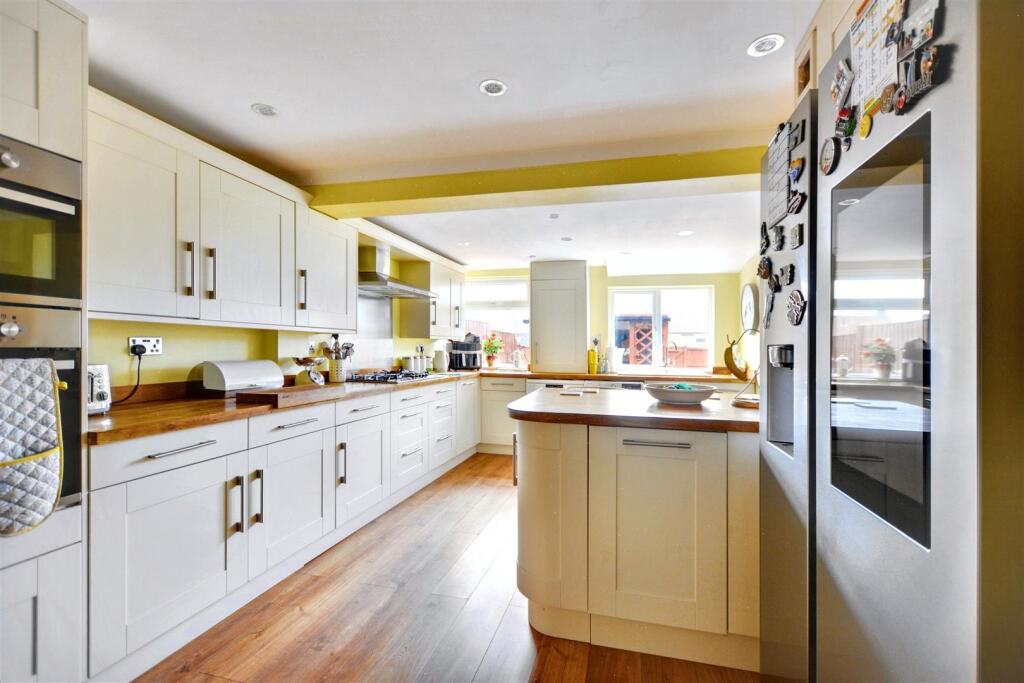 Kitchen_1.jpeg