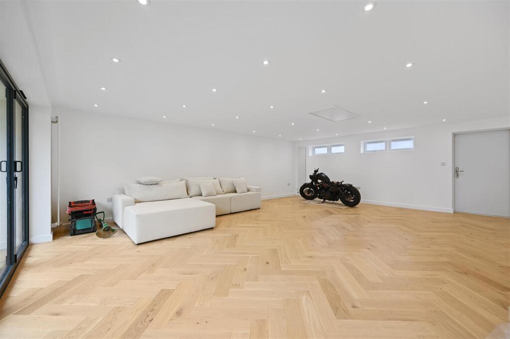 RQAR - Malvern Avenue6.JPG