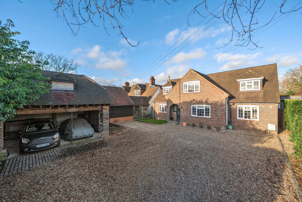 Kingfield Road, Kingfield, Woking, GU22