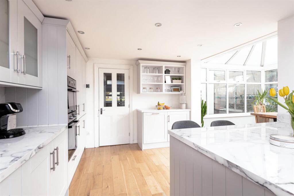 20 Old Road West kitchen3 x.jpg