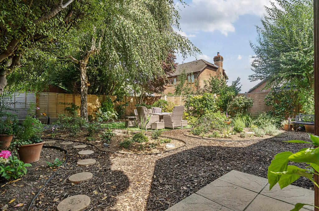 1339825-7-689df6a...