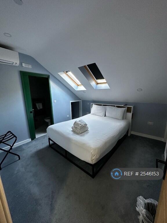 Ensuite Bedroom 1