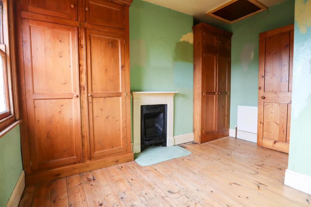 Bedroom 1.jpg