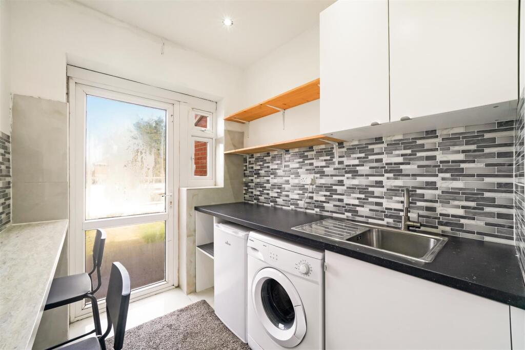34 Whitton Avenue East - 9UBuhgt10ef3KkNAZfnn.jpg
