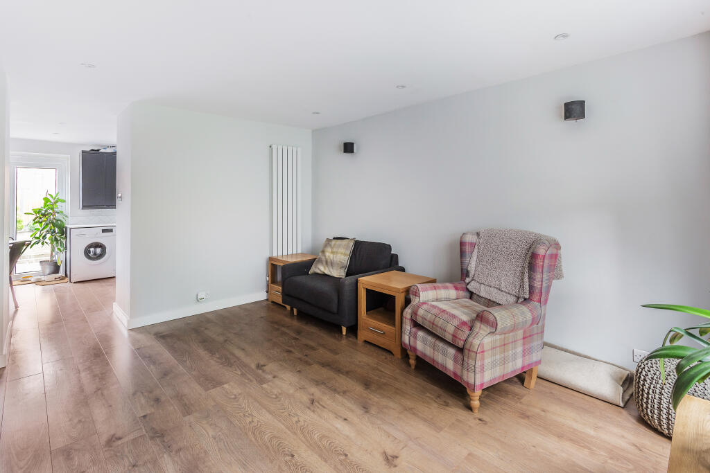 Living room 1.jpg