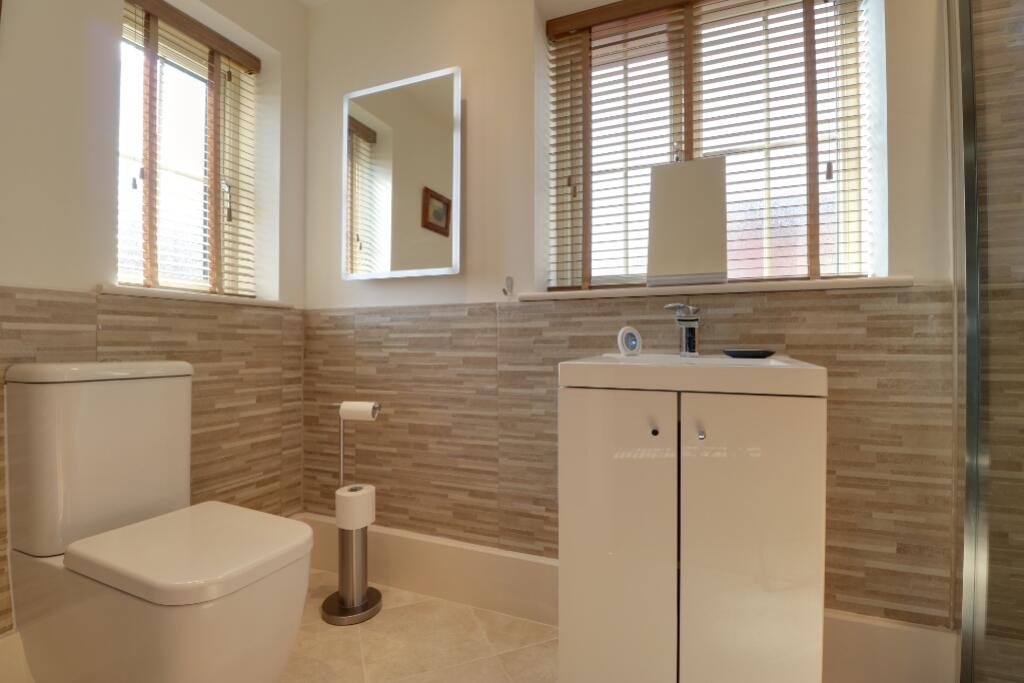 Bedroom 2 Ensuite