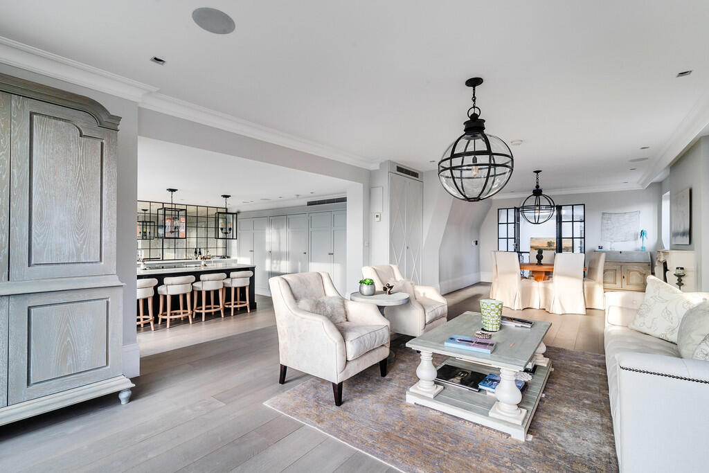 Tavistock_Street_...