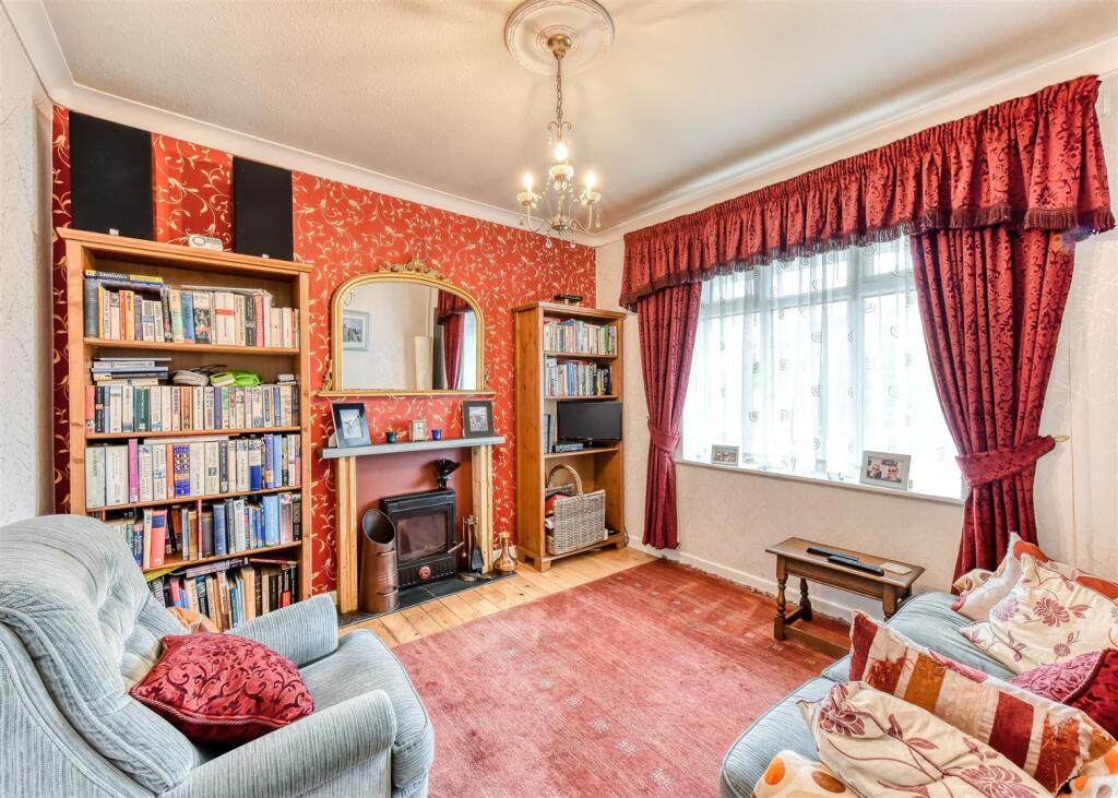 32 Highlands Road-sitting.jpg