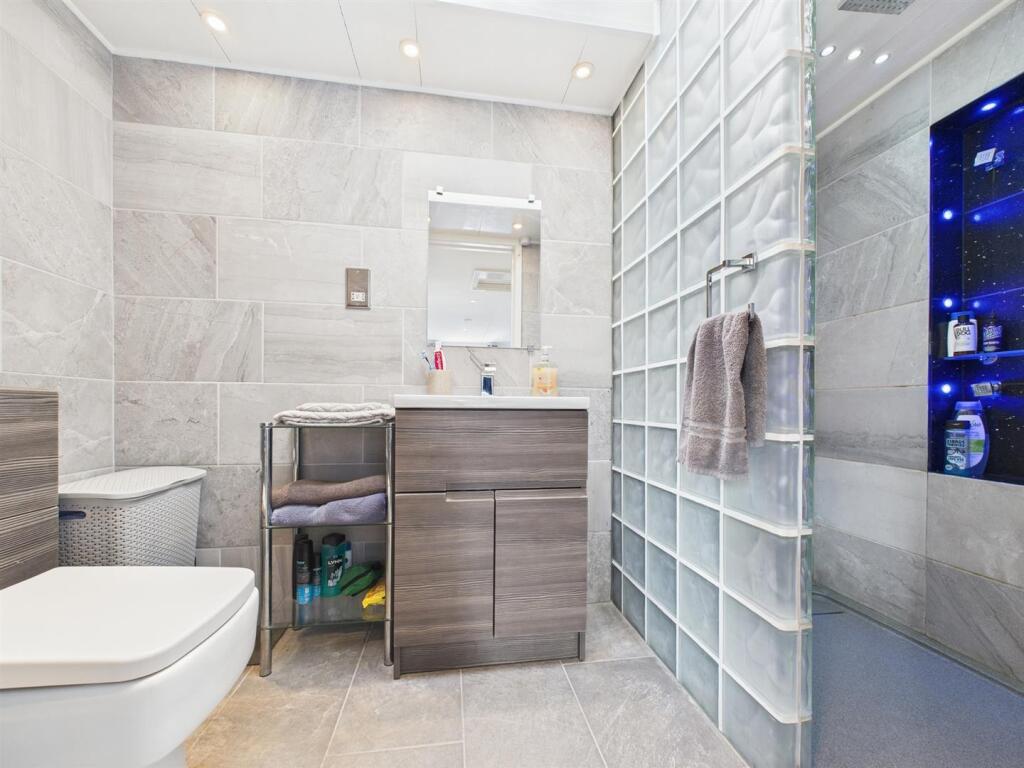 En-Suite 1