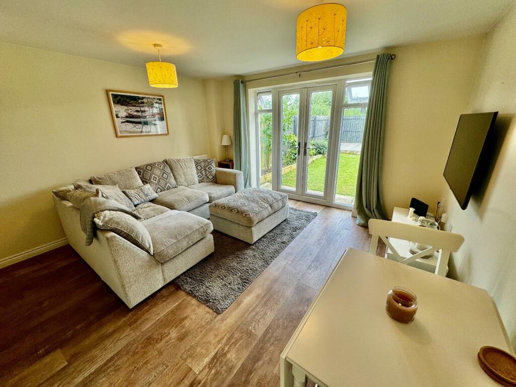 OPEN PLAN LIVING/KITCHEN