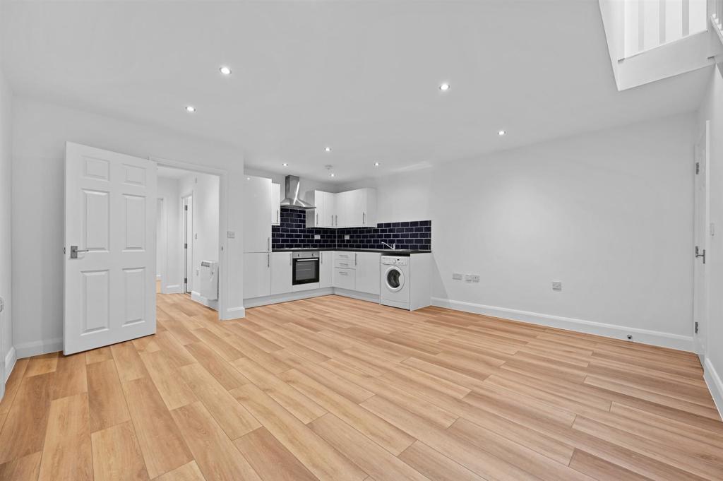 Lounge &amp; Kitchen