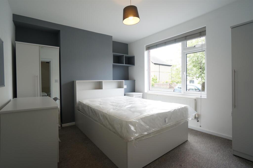 Bedroom 1.JPG