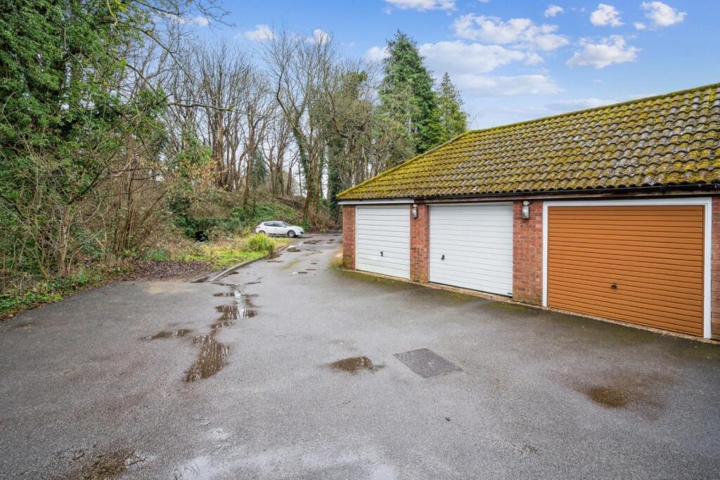 GARAGE &amp; PARKING