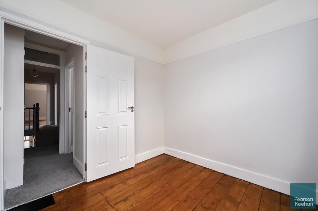 10 Kendal road, BN3 (13).jpg