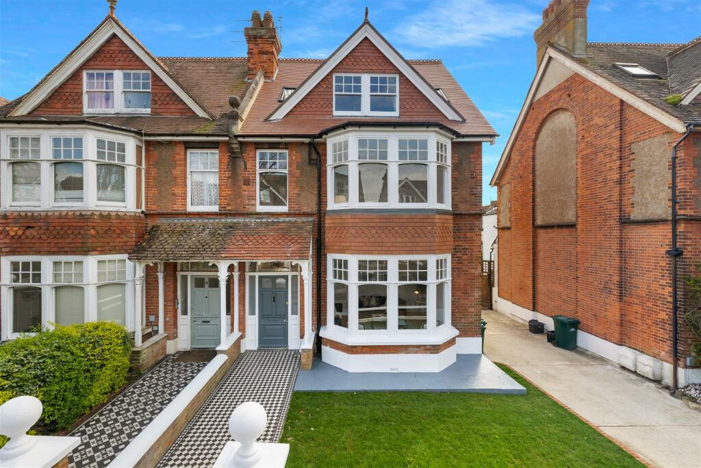 10 Pembroke Crescent Renovation Full Res-52.jpg
