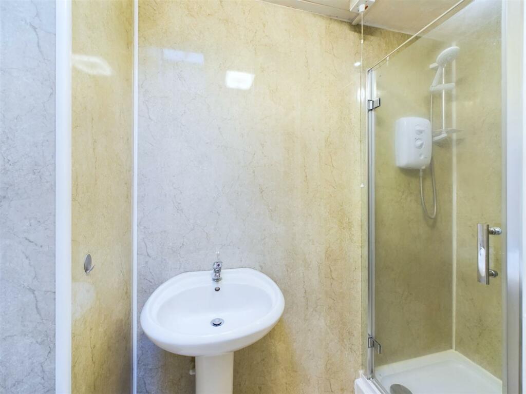 SHOWER ROOM IN NO.5