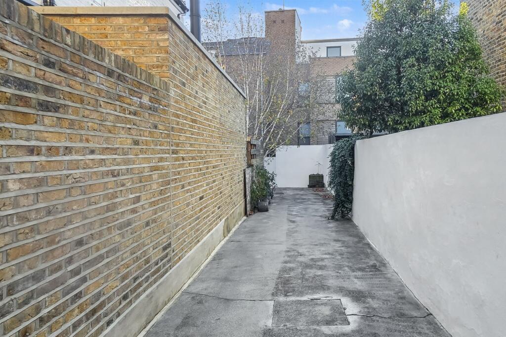 46a Rainham Road, Kensel Green, London NW10 5DG