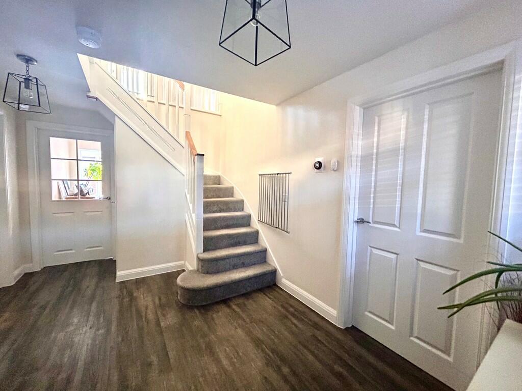 39 neptune hallwa...