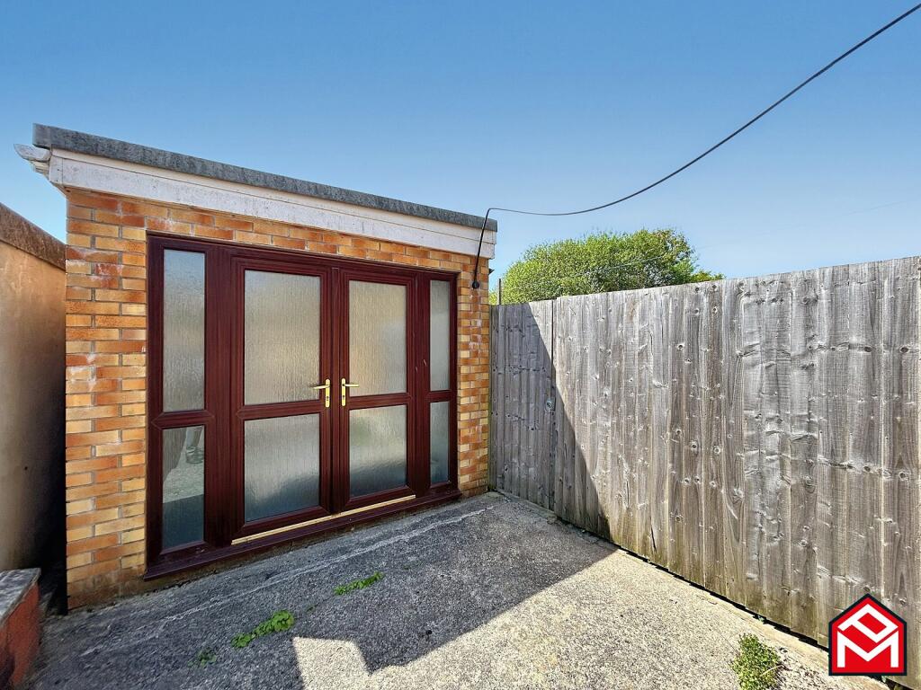 Garage / Outbuilding