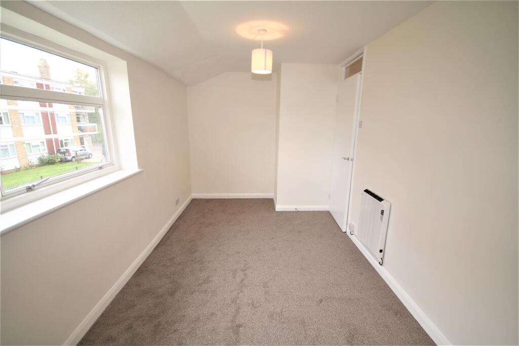 Bedroom 1b.JPG