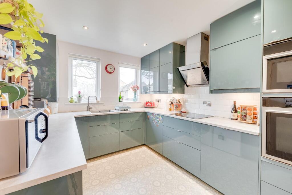 10 - kitchen area.jpg