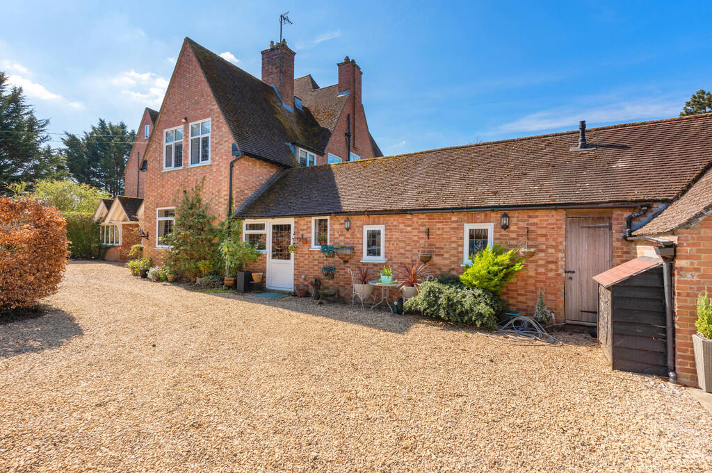 Abbots Court ph15