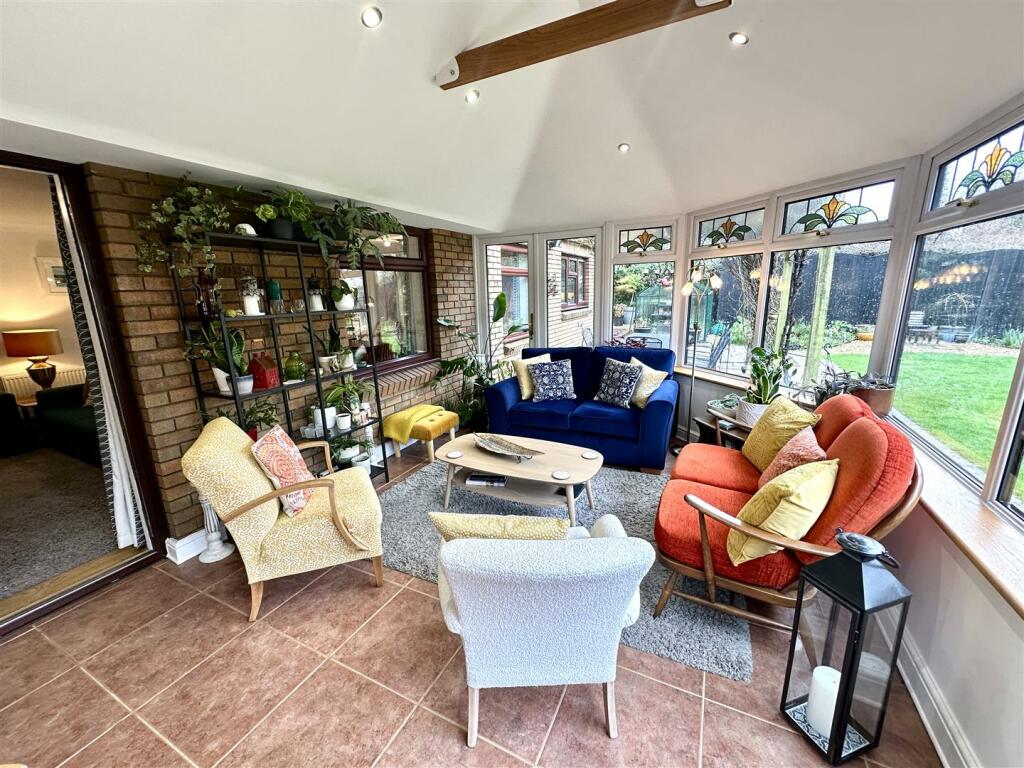 GARDEN ROOM