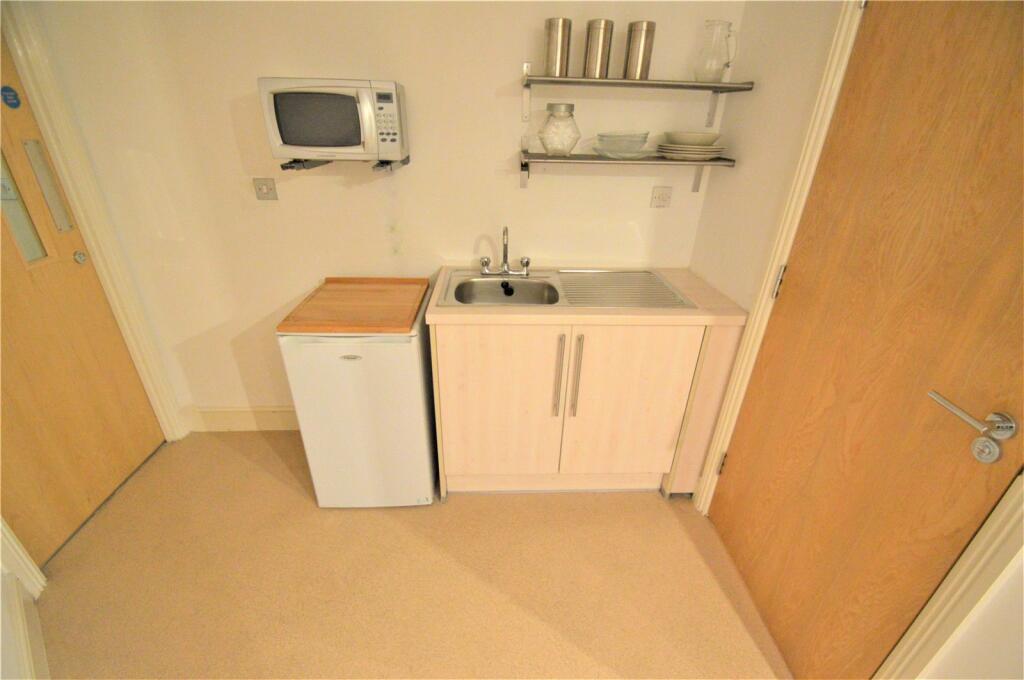 Master Bed Kitchen