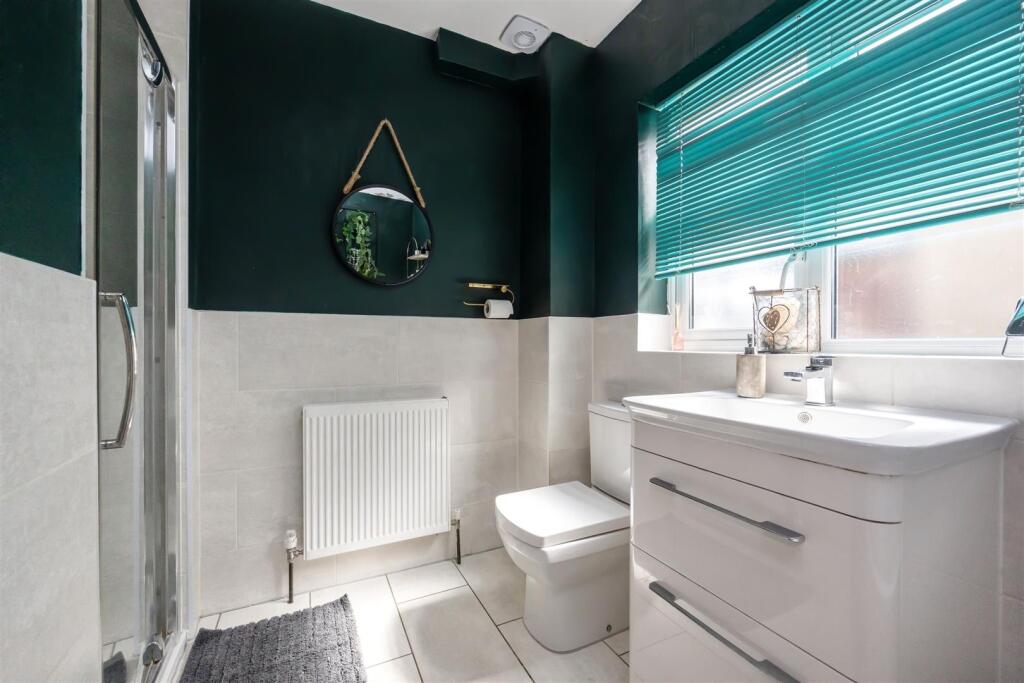 Hangleton Valley Drive 155 bathroom.jpeg