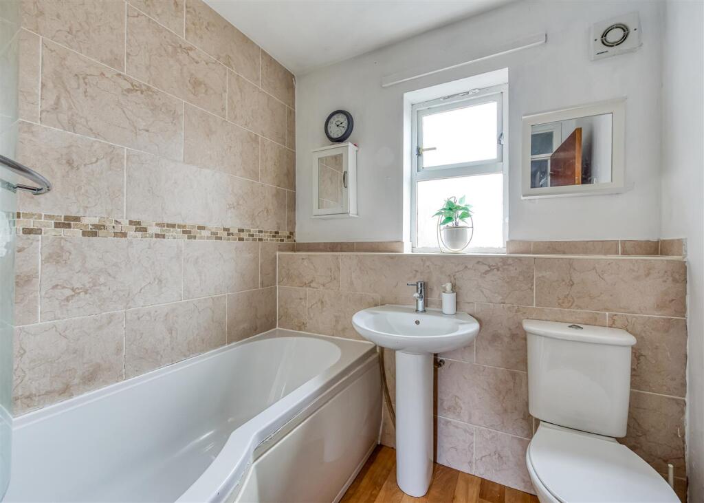 49 Dingle Road-Bathroom.jpg