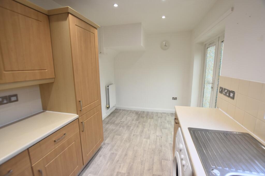 36 Radstock Crescent dining space