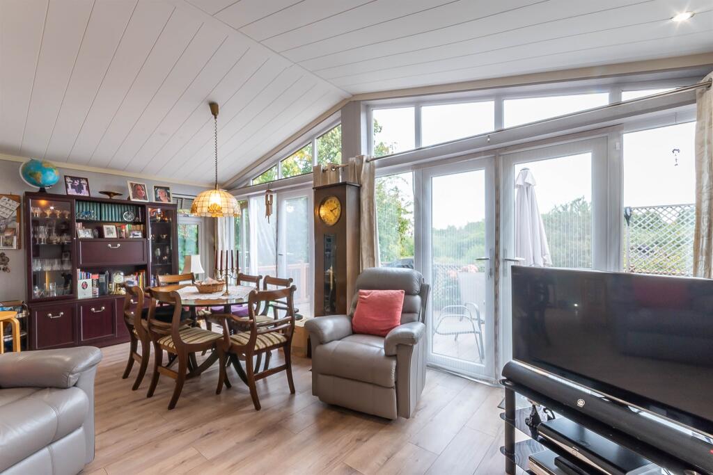 Lounge Dining Area