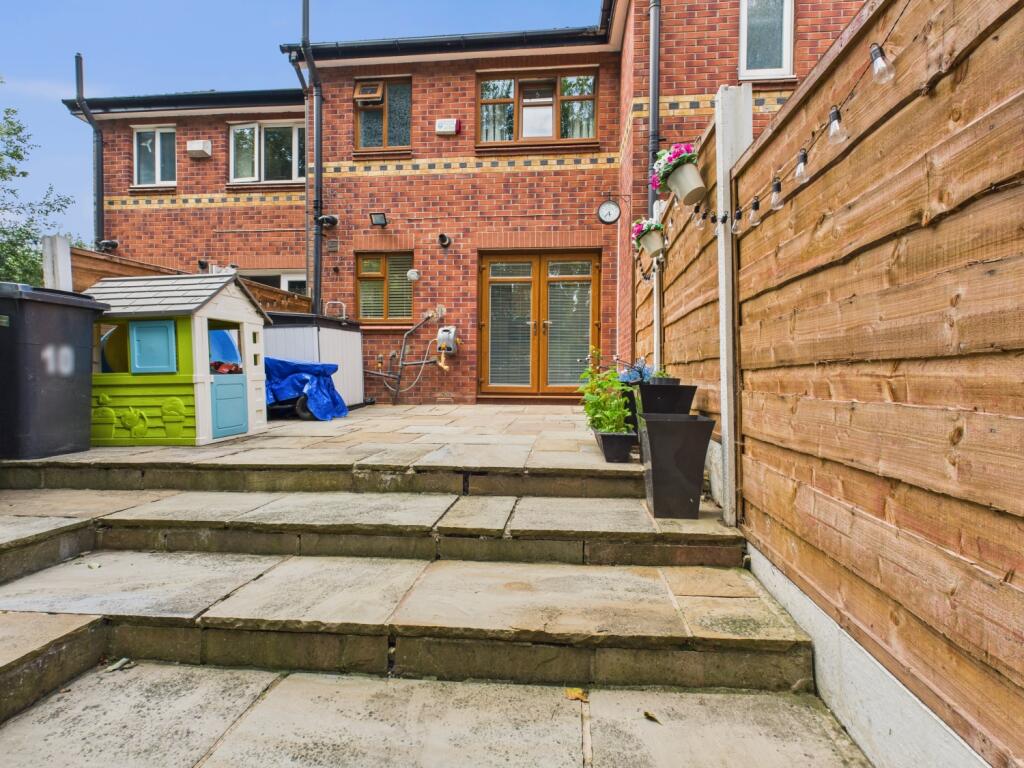 CAM03729G0-PR0116-STILL021