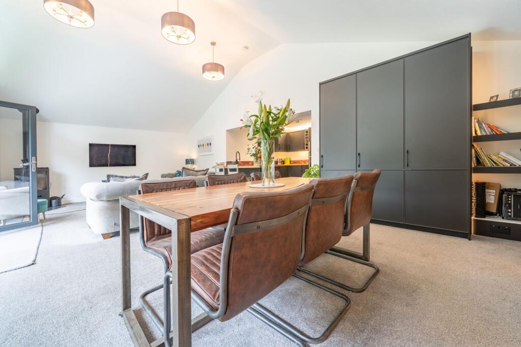 OPEN PLAN LIVING AREA