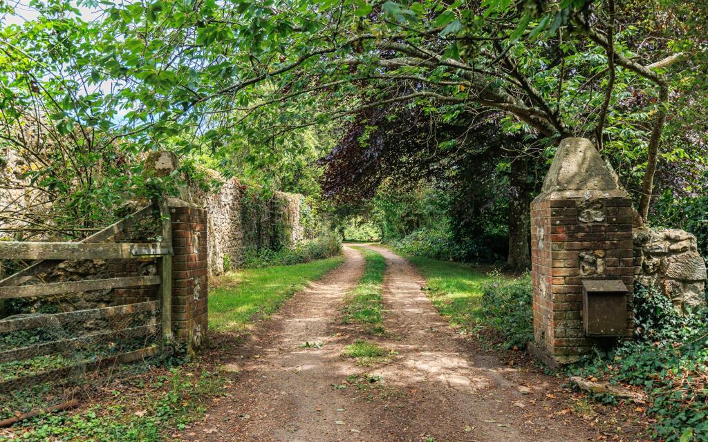 Drive to Manor House