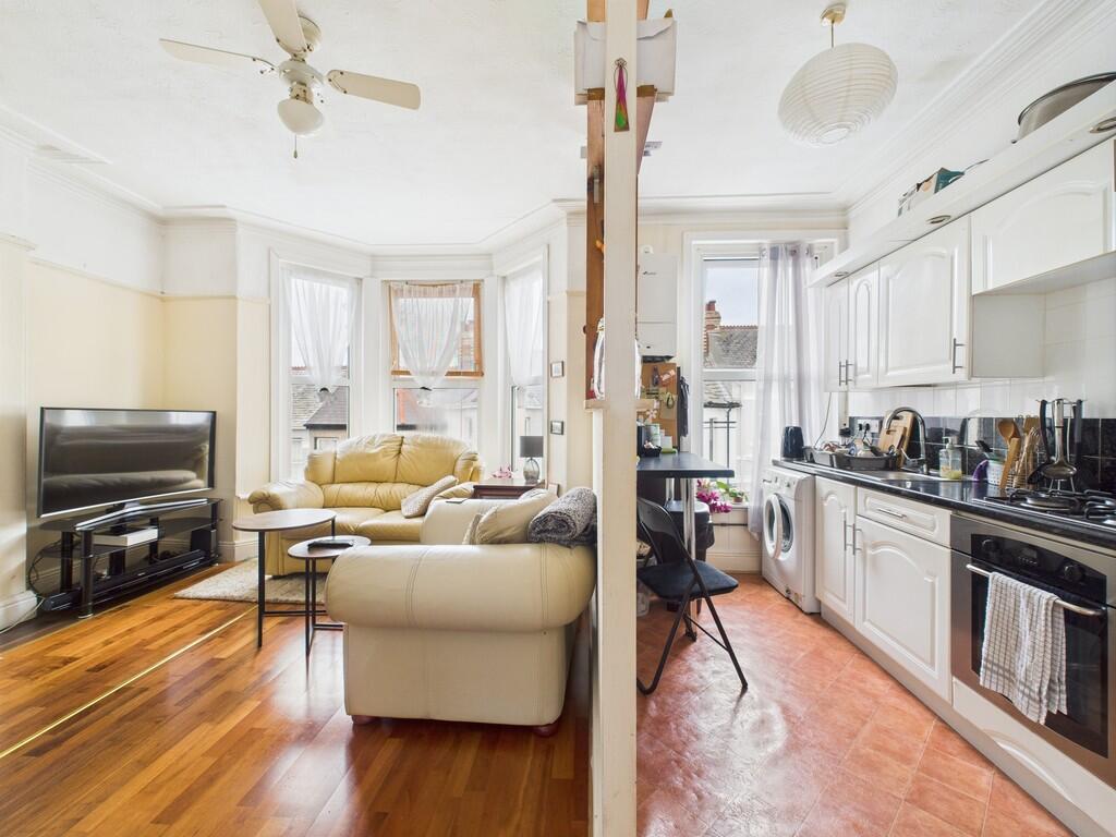 CAM02089G0-PR0529...