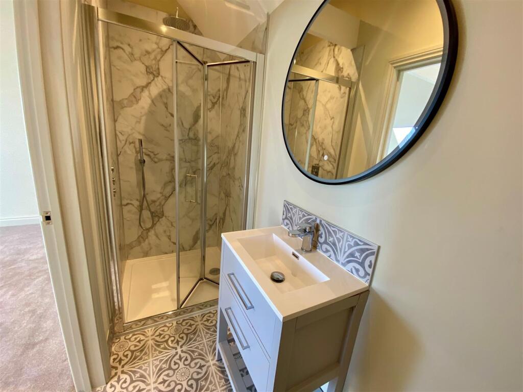 cae pentre en suite.jpg