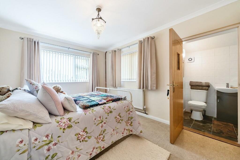 MASTER BEDROOM.jpg