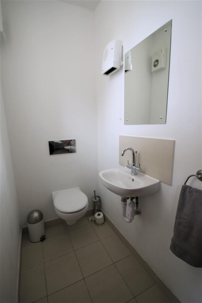 Cloakroom/wc