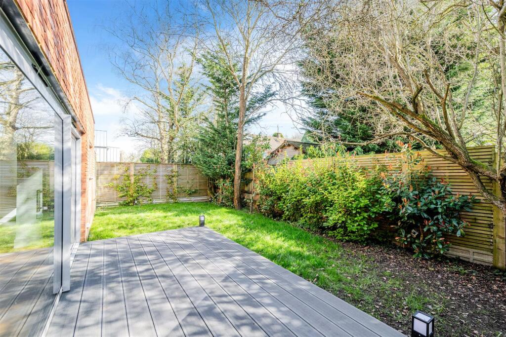 MELVILLE LEE GARDENS, 4 (2).jpg