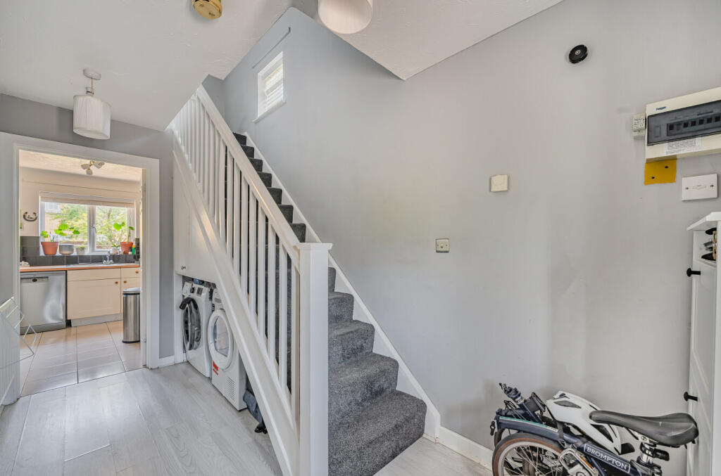 1290360-4-684c8a2...