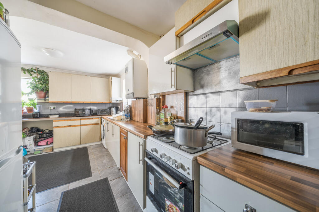 1312911-15-685abd...