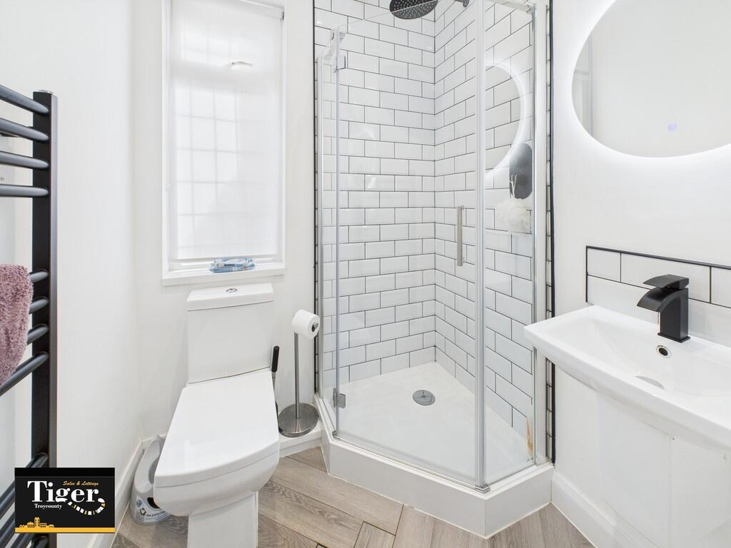 CAM02176G0-PR0528...