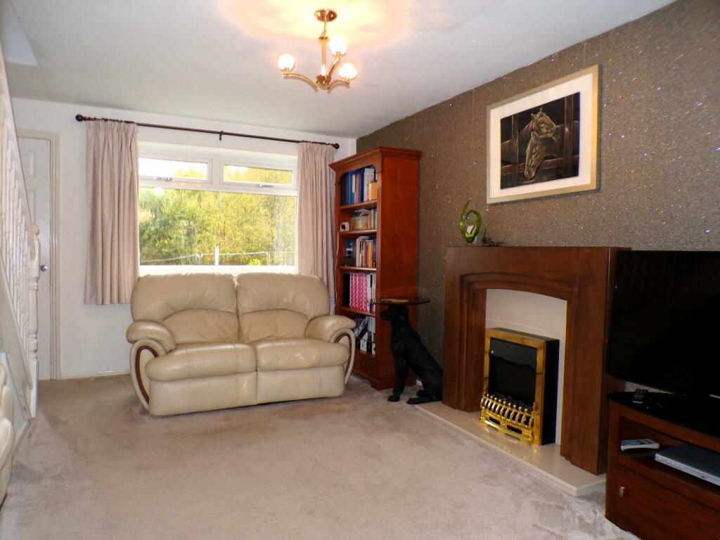 AshtonRd967lnge1.JPG