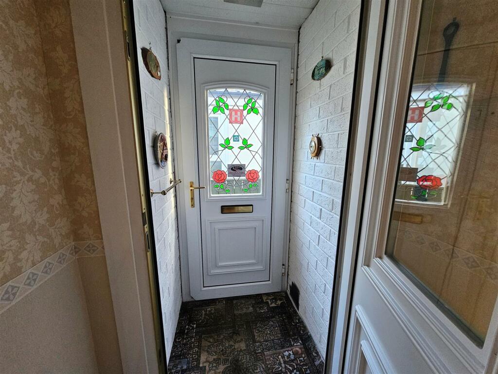 ENTRANCE PORCH