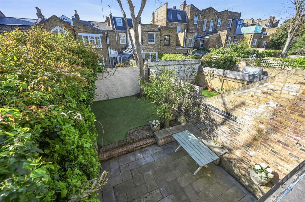 Faroe Road - Garden1 (1).JPG